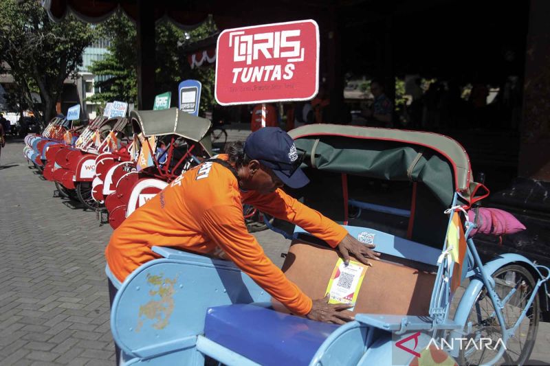 demi-keamanan-transaksi-becak-pun-gunakan-sistem-pembayaran-digital