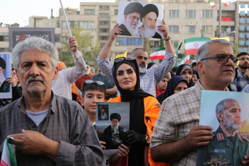 Rakyat Iran turun ke jalan rayakan gencatan senjata
