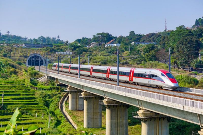 tembus-rekor-baru-penumpang-whoosh-capai-10-juta