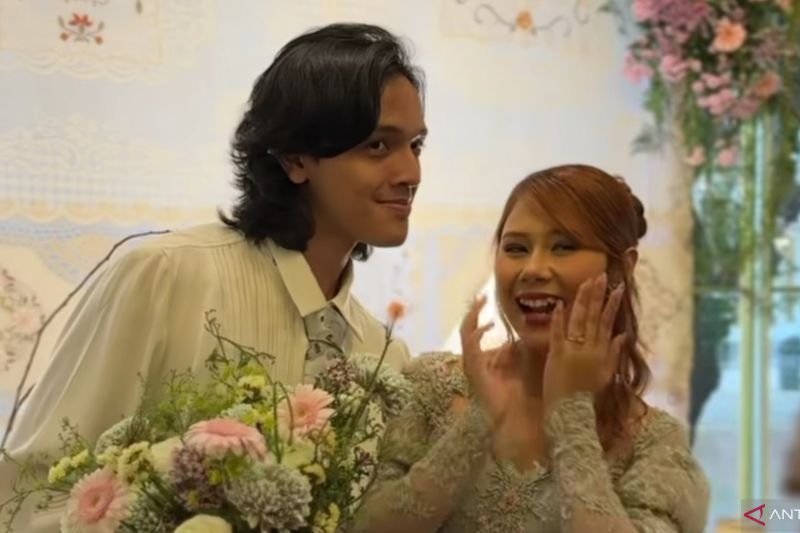 Nadin Amizah dan Faishal Tanjung resmi bertunangan 