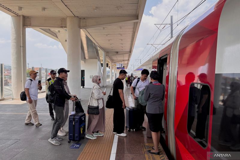 kereta-whoosh-catat-rekor-dengan-layani-25794-penumpang-dalam-sehari