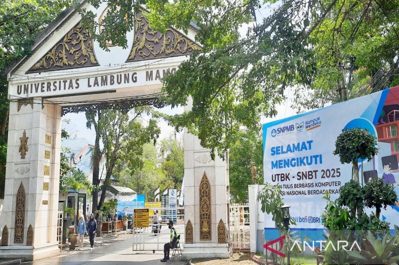 13 pejabat struktural ULM terima hibah penelitian Kemdiktisaintek
