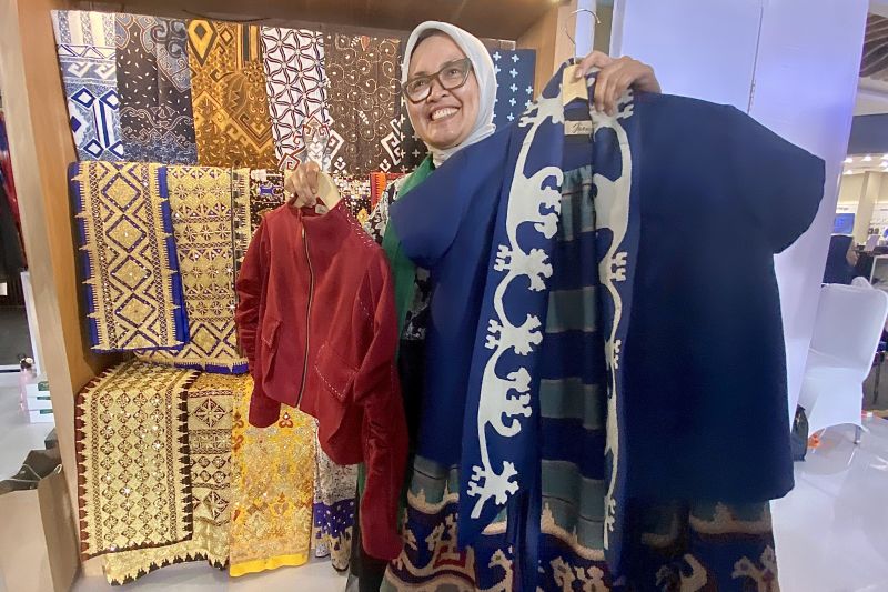 perempuan-umkm-sumatra-menjahit-perubahan-lewat-tapis-dan-batik