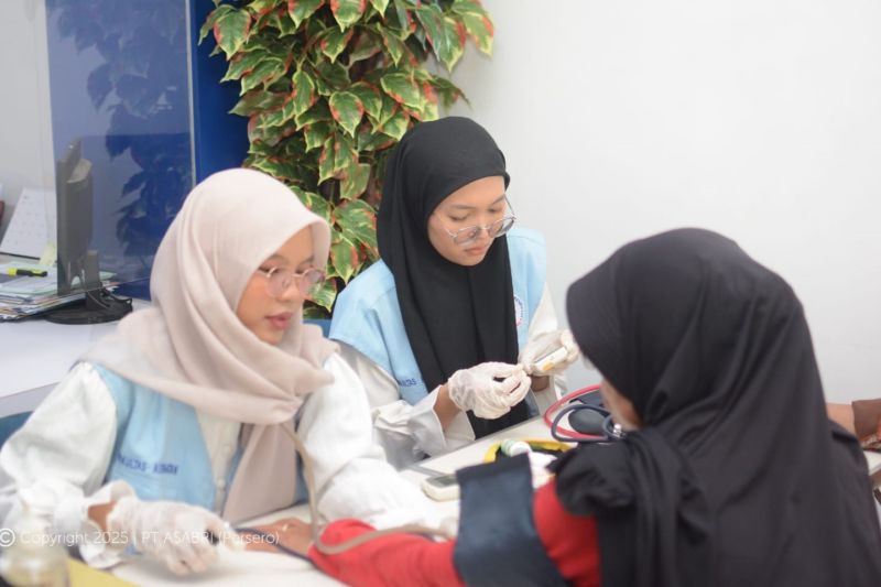 asabri-cirebon-ajak-lebih-dari-100-nasabah-lakukan-penghijauan-lahan