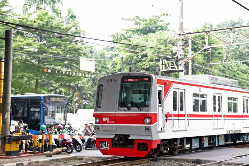kai-imbau-ketertiban-di-perlintasan-usai-insiden-krl-truk-di-tangerang