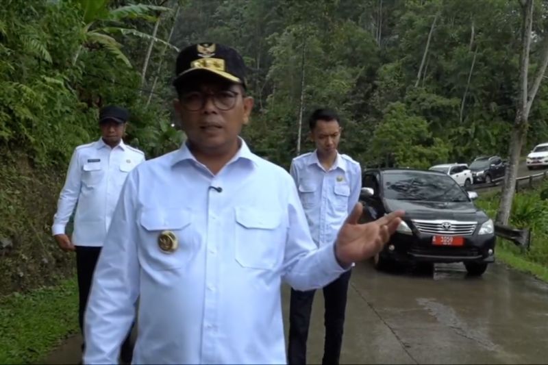 gubernur-banten-2-titik-longsor-di-cipanas-ciparay-segera-diperbaiki