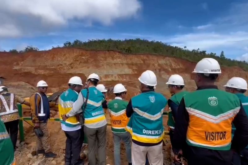 Tindak protes warga, tambang nikel Raja Ampat dihentikan