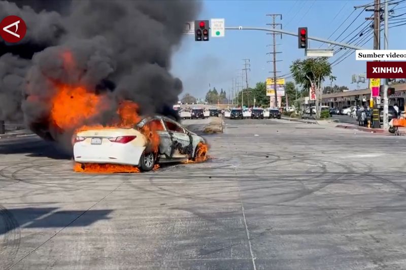 Aksi demo menentang penggerebekan imigrasi terjadi di Los Angeles