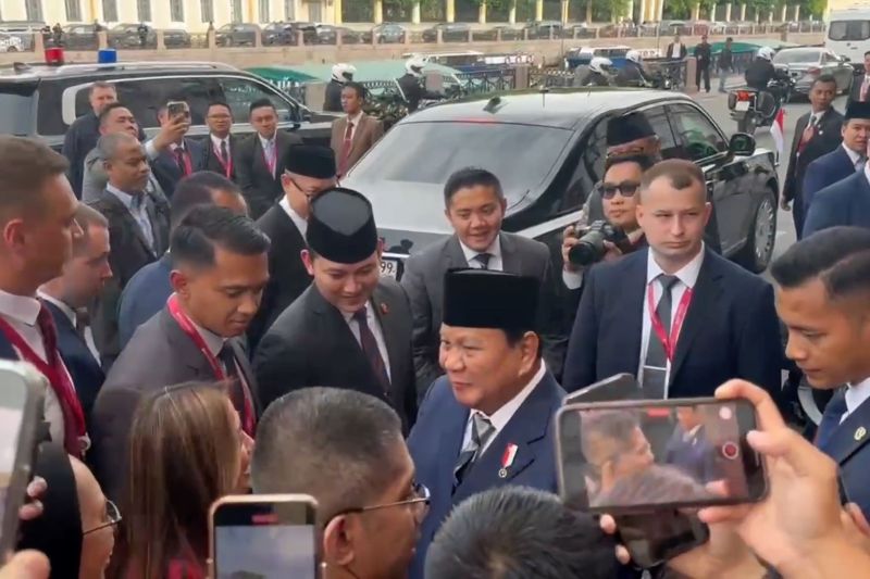 Diaspora Indonesia sambut meriah kedatangan Prabowo di Rusia