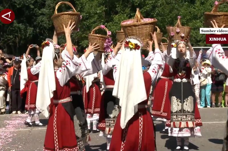 Festival Mawar tahunan berlangsung semarak di Kazanlak, Bulgaria.