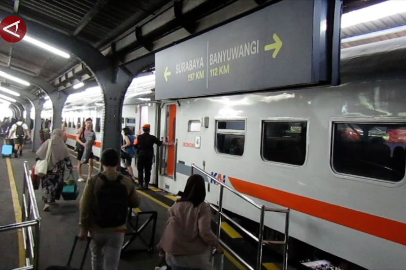 Libur panjang, penumpang KA Daop 9 alami kenaikan sepuluh persen