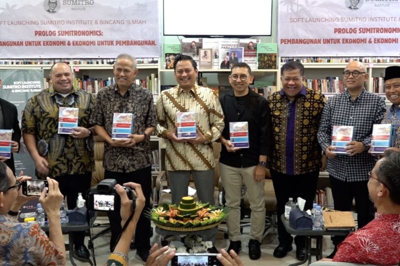 Penulisan ulang sejarah Indonesia bertujuan untuk mempersatukan bangsa