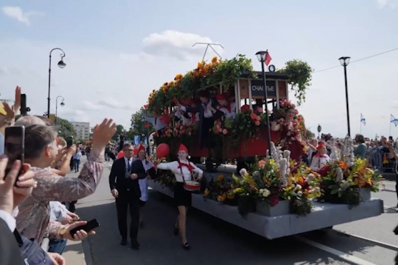 Festival bunga yang meriah peringati Hari Rusia di St. Petersburg