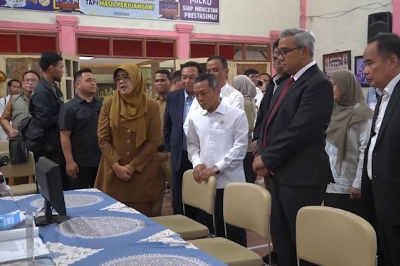 Wamendikdasmen tinjau kesiapan SPMB 2025 di Kota Bandung