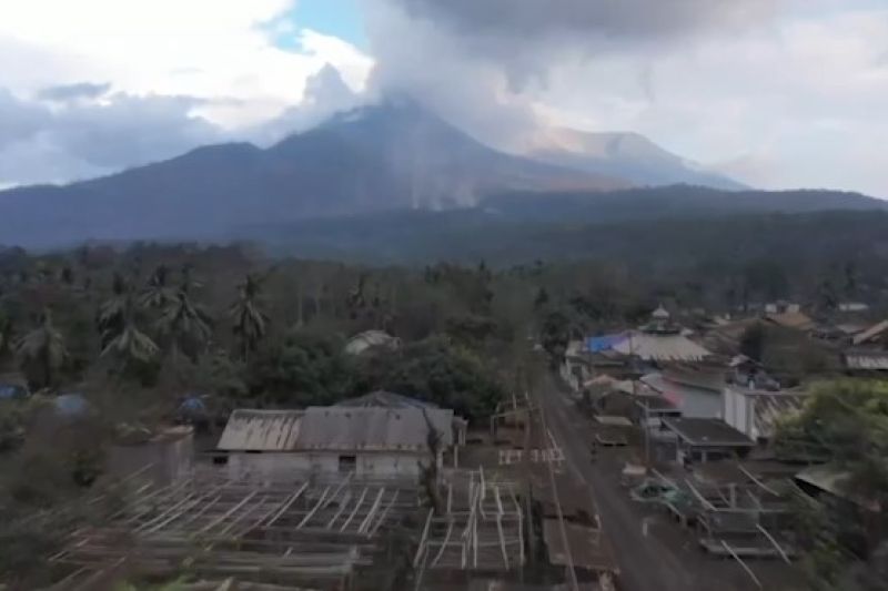 Kemensos salurkan bantuan hingga Rp5 M untuk korban erupsi Lewotobi