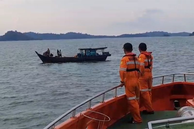 Tim SAR perluas pencarian korban speedboat tenggelam di Batam