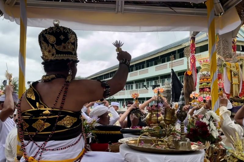 Upacara Ngenteg Linggih kukuhkan peresmian Pura Satya Dharma Batam