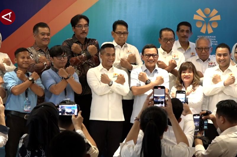 Menteri P2MI dan Kadin lepas 5 ribu PMI ke 8 negara