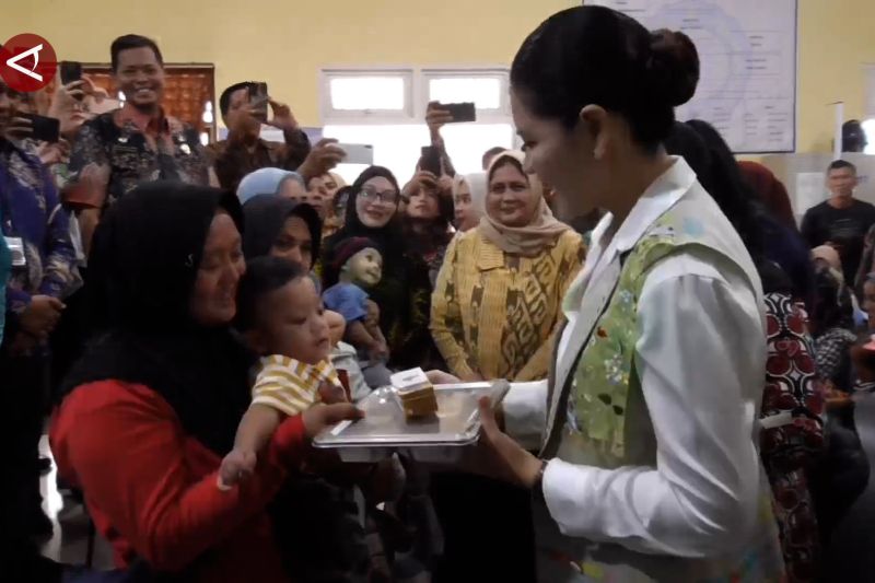 Kahiyang Ayu dan BKKBN Sumut salurkan MBG untuk ibu hamil dan baduta