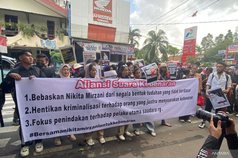 simpatisan-desak-keadilan-bagi-nikita-mirzani-di-pn-jaksel