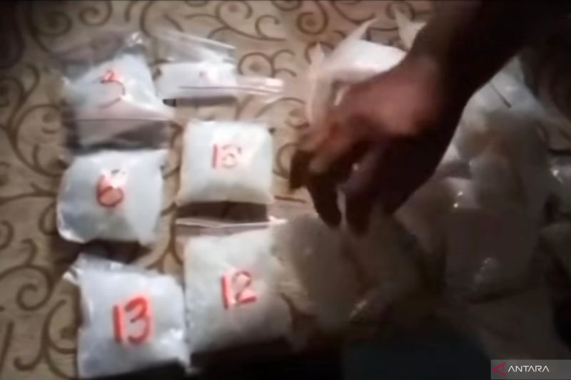 polisi-tangkap-seorang-pria-bawa-sabu-seberat-19-kg-di-bogor