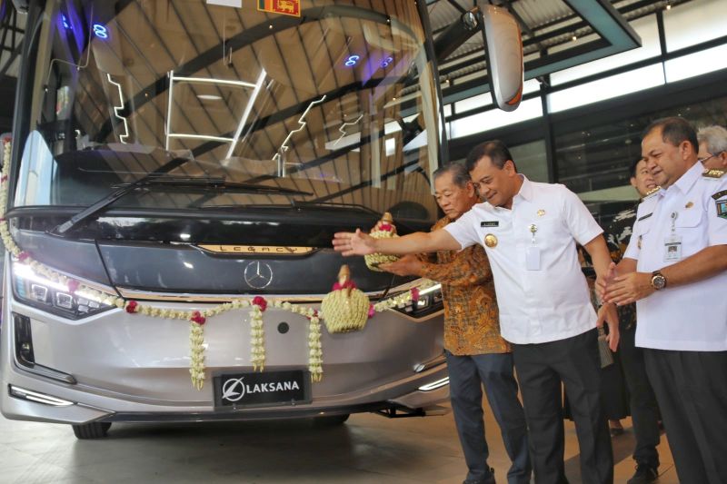 Gubernur Jateng lepas ekspor bus ke Sri Lanka