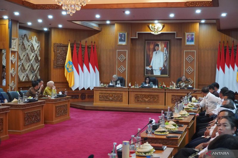 gubernur-bali-minta-dukungan-dpr-agar-daerah-wisata-dapat-insentif