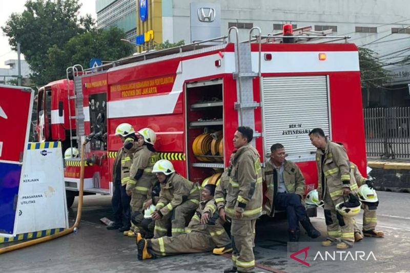 50 personel Gulkarmat padamkan kebakaran RS Hermina Jatinegara Jaktim