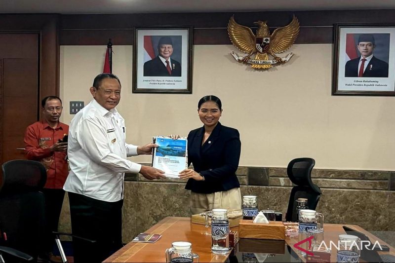gubernur-gorontalo-paparkan-destinasi-unggulan-di-kemenpar