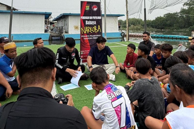 polisi-cegah-penyalahgunaan-narkoba-lewat-penyuluhan-di-muara-angke