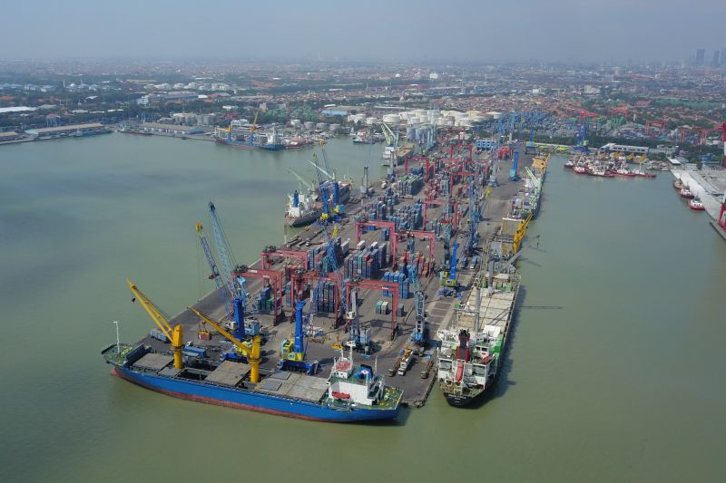 pelindo-serahkan-pengelolaan-tpk-berlian-ke-terminal-teluk-lamong