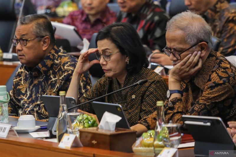 kemarin-penetapan-dirut-bulog-baru-hingga-proyeksi-pendapatan-negara