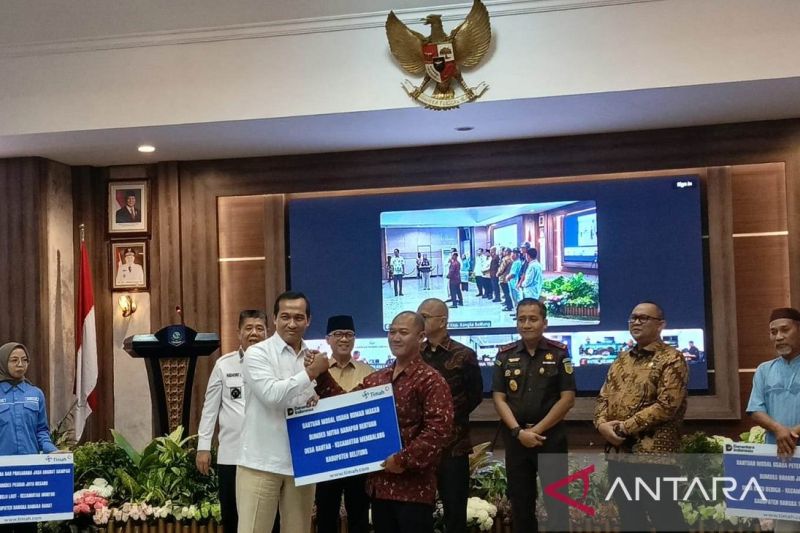 pt-timah-serahkan-bantuan-untuk-18-bumdes-di-babel