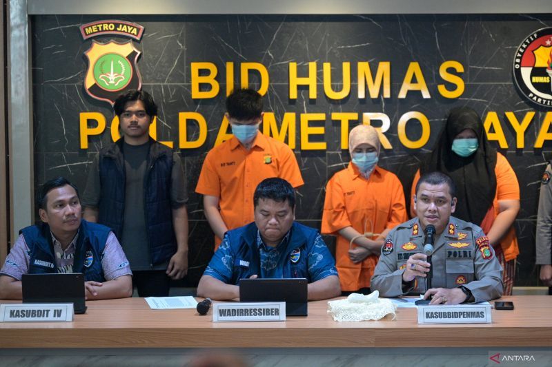 kriminal-kemarin-penipuan-modus-love-scam-hingga-polisi-gadungan