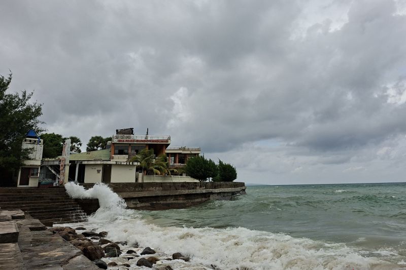 bmkg-waspada-potensi-gelombang-25-meter-di-laut-ntt-hingga-8-juli