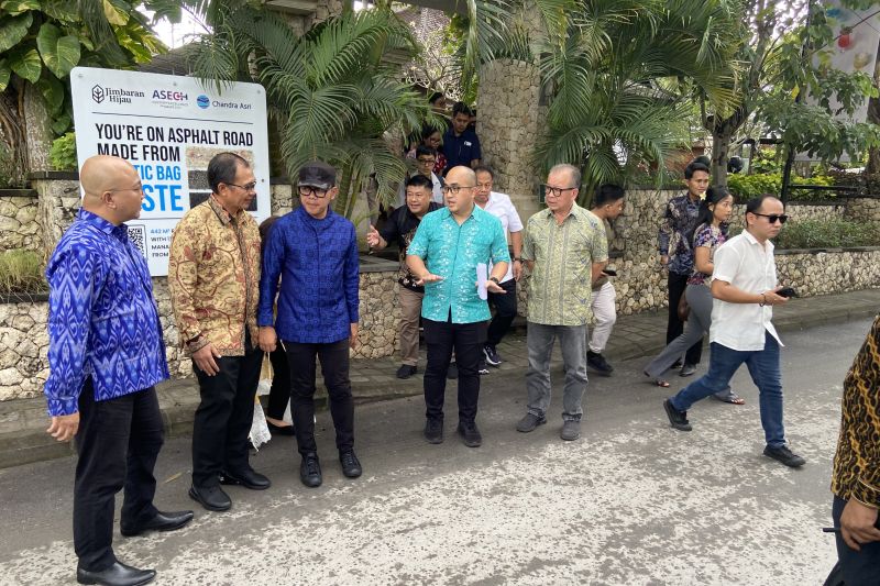 kemendagri-ajak-swasta-rancang-kajian-aspal-plastik-buat-jalan-daerah