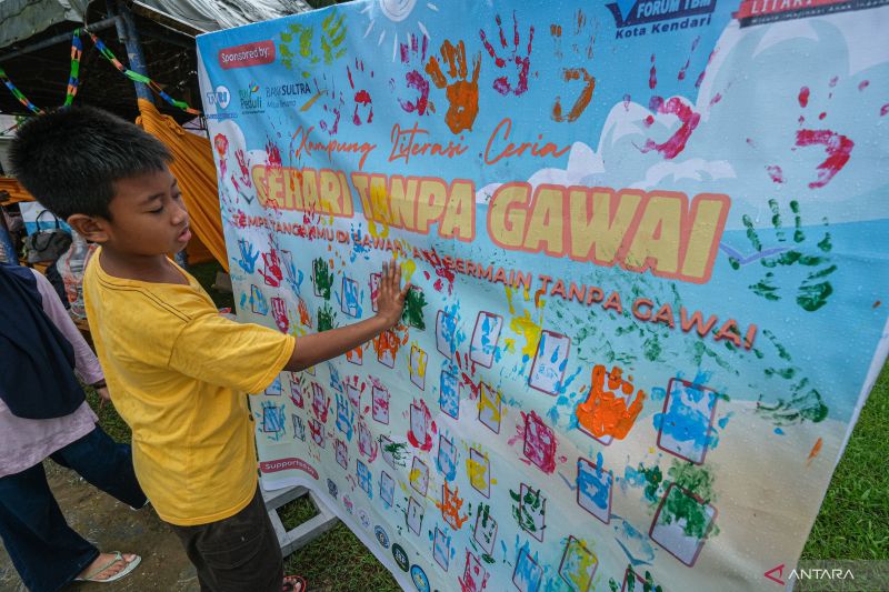 Rekomendasi pengaturan waktu layar yang aman bagi anak