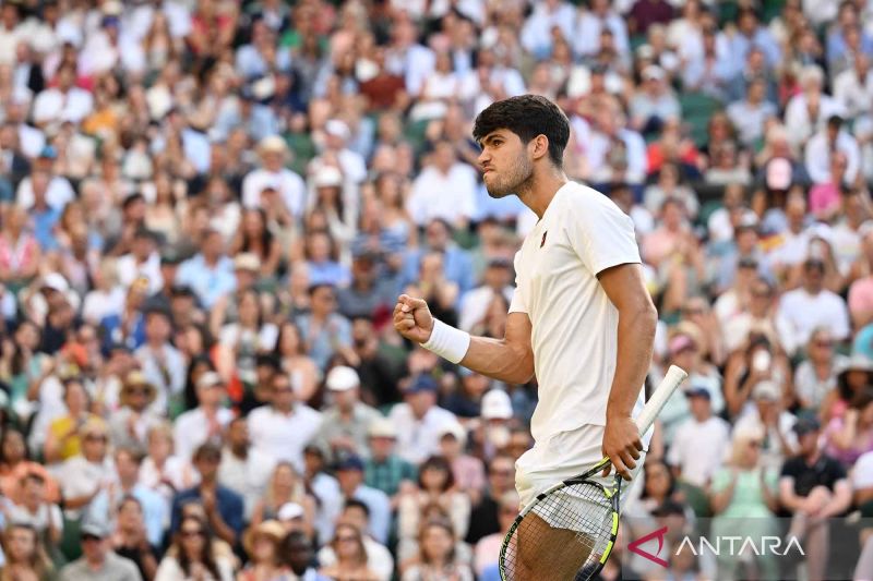 Alcaraz kalahkan Rublev untuk capai perempat final Wimbledon