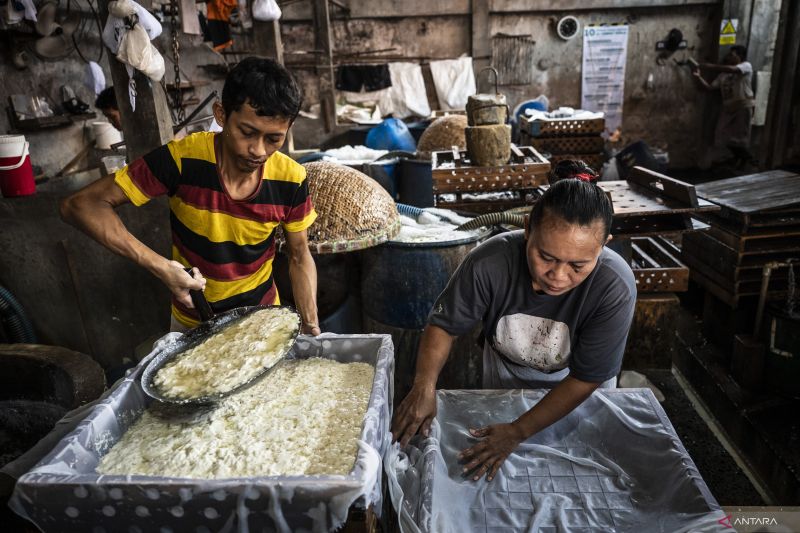 kemarin-sertifikasi-halal-gratis-untuk-warteg-hingga-realisasi-kur