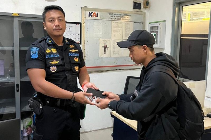 pt-kai-kembalikan-hp-tertinggal-dalam-12-jam-sebagai-layanan-sigap