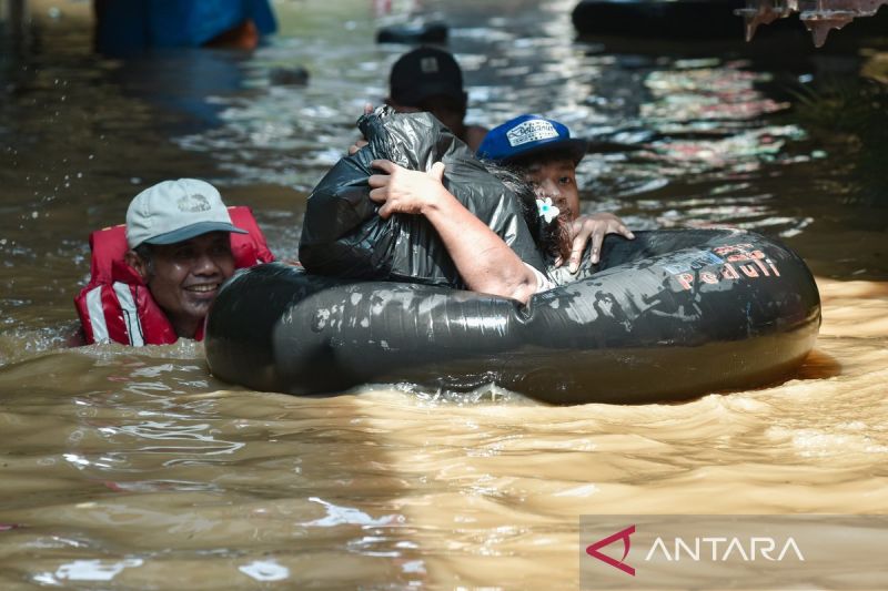 DKI kemarin, Jakarta dalam warna hingga banjir di sejumlah wilayah