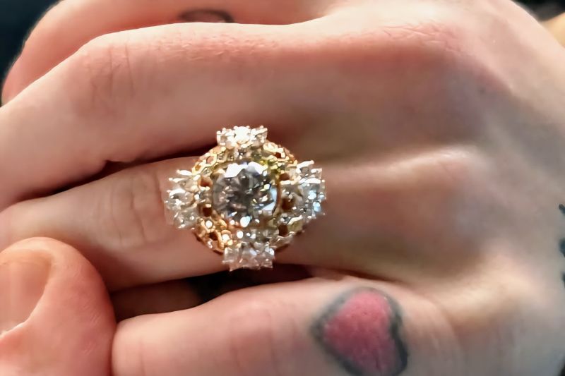 Sid Wilson Slipknot beri cincin "honeybee" untuk putri Ozzy Osbourne