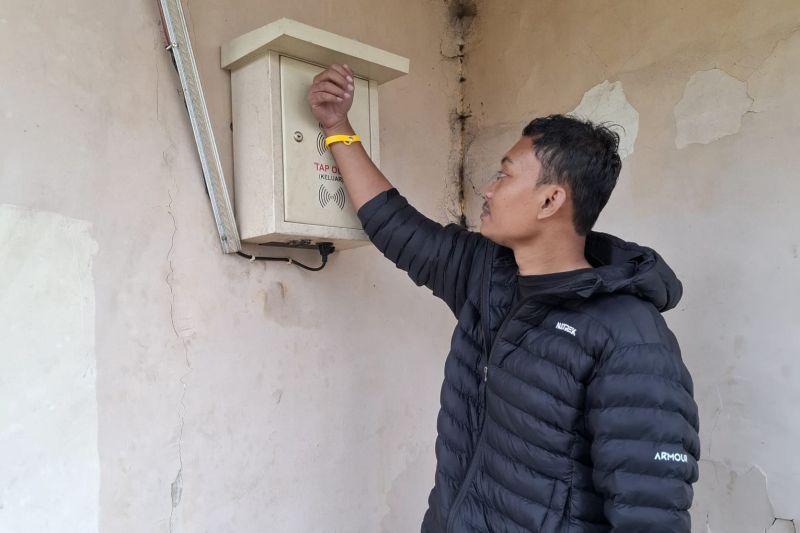 tnbts-mewajibkan-pendaki-semeru-gunakan-gelang-pelacak-rfid