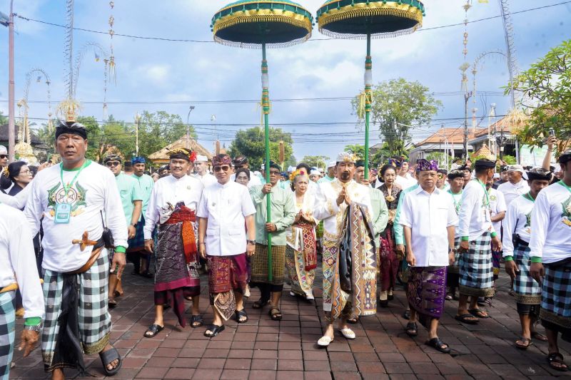 Bupati-Wabup Badung ikuti prosesi Abhiseka Ida Cokorda Mengwi XIII  