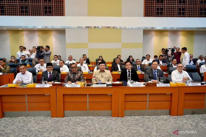 Menko Polkam sebut masyarakat puas akan kinerja Prabowo Subianto