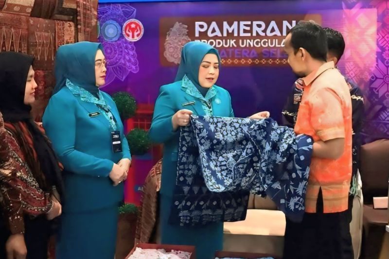 batik-dua-rumpun-enam-suku-oku-selatan-terima-hak-cipta-kemenkumham
