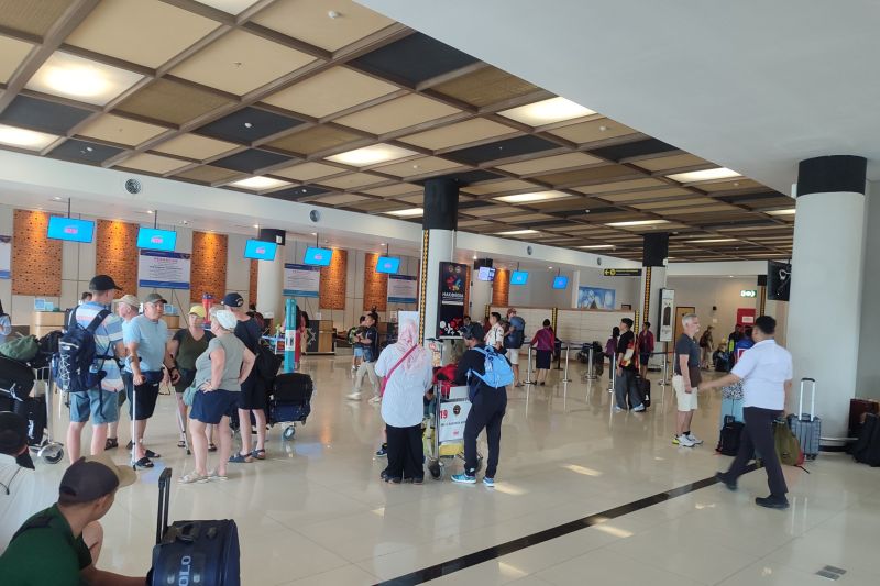 bandara-komodo-tutup-sementara-terdampak-abu-erupsi-lewotobi