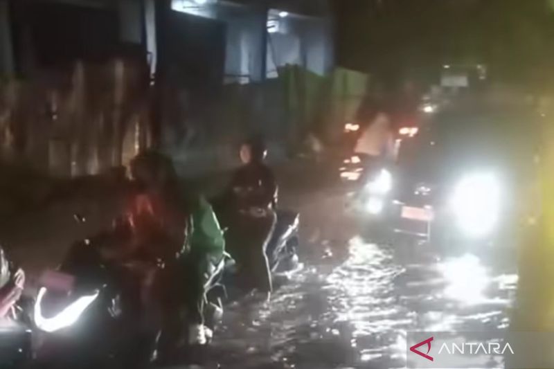 Sempat surut, banjir kembali genangi sejumlah titik di Jakarta Barat