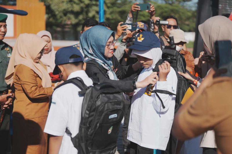 Pemkab Gowa salurkan seragam sekolah gratis bagi siswa SD-SMP