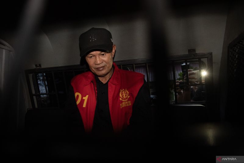    Dari Kursi Walikota ke Mobil Tahanan: Harnojoyo Jadi Tersangka Korupsi Pasar Cinde! 